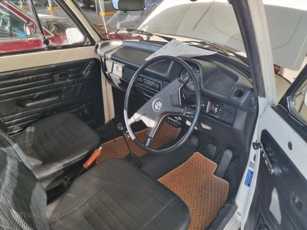 1975 Volkswagen Beetle Karmann convertable. RWD Manual